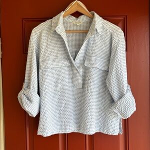 Max Studio Women’s Light Blue Textured Button-Up E1